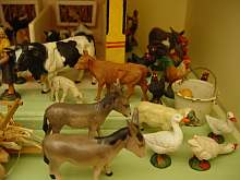 Antiker, originaler Bauernhof, Tiere und Figuren, Elastolin, Antique TOY FARM dated about 1890